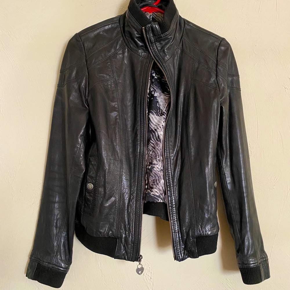 Guess black leather bomber jacket - Size Medium